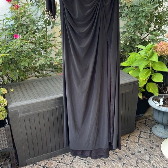 Mac Duggal - One Sleeve Beaded Cuff Side Twist Gown - Black 14 - Picture 10 of 16